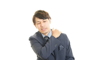 肩痛を訴えるビジネスマン