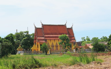 temple at Wat Sai Ngam, Uthai, Ayutthaya