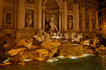 Fontana di Trevi evening