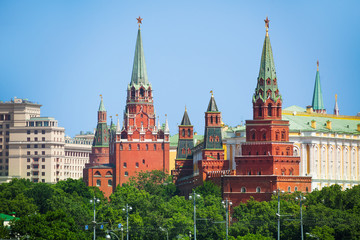 Fototapeta premium Vodovzvodnaya and Borovistakaya towers of Kremlin