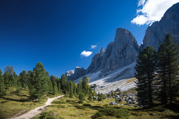 Fototapeta na wymiar Wanderung zur geisler Gruppe, Südtirol Dolomiten