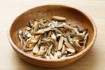 アーモンドフィッシュ