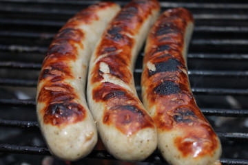 Bratwurst auf einem Grill