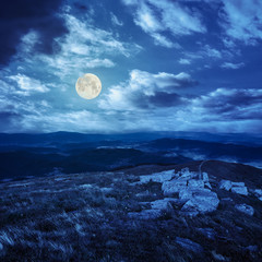 Naklejka na ściany i meble stones on top of the mountain range at night