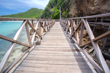 Obraz premium Wooden Bridge with beach