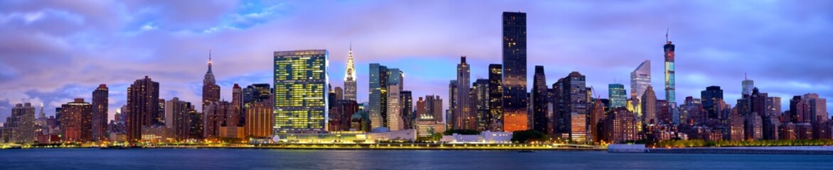 Fototapeta na wymiar Manhattan Midtown skyline panorama before sunrise, New York