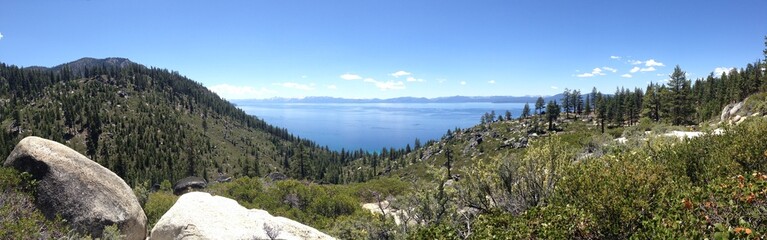 Fototapeta na wymiar Lake Tahoe from Tunnel Creek Road