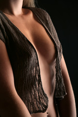 Dekollet&eacute; einer jungen Frau