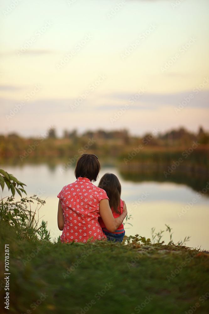 Poster Little girl with mother