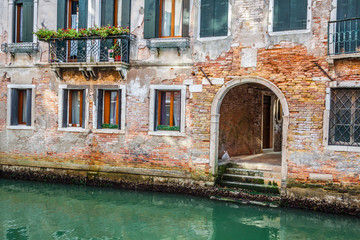 Fototapeta na wymiar Venetian buildings and boats along Canal Grande, Venice, italy