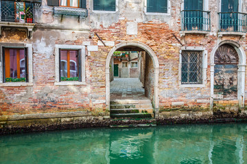 Plakat Venetian buildings and boats along Canal Grande, Venice, italy
