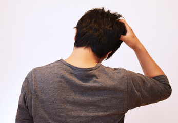 30代の男性の後ろ姿