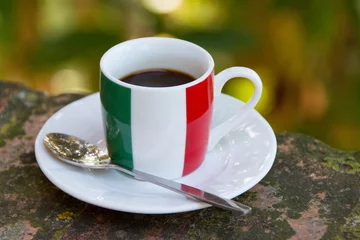 Keuken foto achterwand Koffie Italiaanse koffie. Beker met Italiaanse vlag