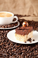 Frisch zubereitete Kaffe  und kaffe kuchen