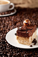 Frisch zubereitete Kaffe  und kaffe kuchen