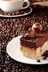 Frisch zubereitete Kaffe  und kaffe kuchen