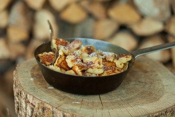 Pfanne mit Kaiserschmarrn