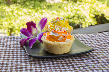 cupcakes on a table,  desserts