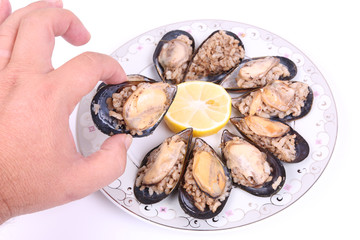Tabakta Midye Dolma