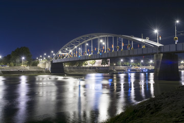 Fototapeta na wymiar Old bridge in Szeged at night
