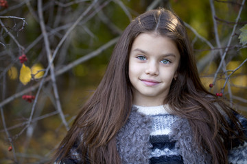 Beautifal little girl in the autumn park