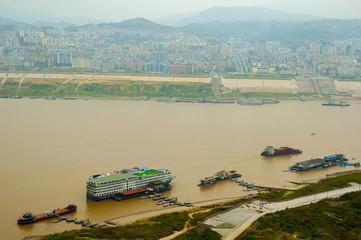 Boats at Yangtze river - 70814296