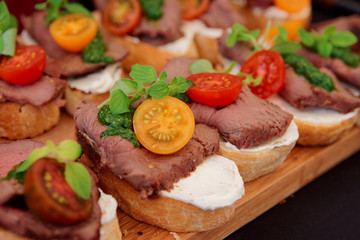 Bruschettas with beefsteak and pesto sauce