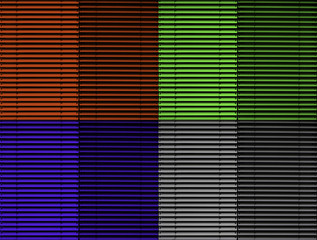 3 farbige und graues Rollos