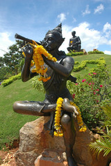 statues phra abhai mani,sun thon phu monument