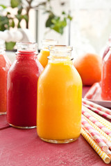 Verschiedene Fruchtsmoothies