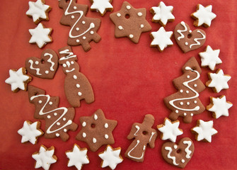 Rustikale Plaetzchen auf rot