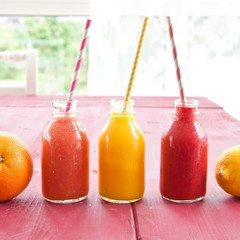 Verschiedene Fruchtsmoothies