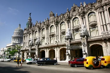 Zelfklevend Fotobehang capitol cuban historical monument © stocktributor