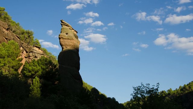 Roca con nubes