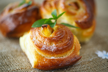 twisted sweet buns with apple
