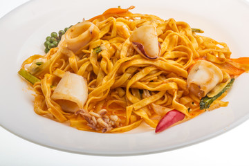 Fried noodles with calamari