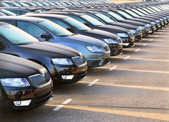 Parkplatz autohandel // Auslieferung beim Hersteller