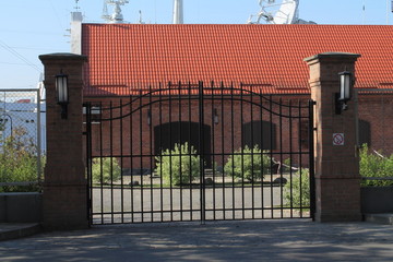 металлические ворота