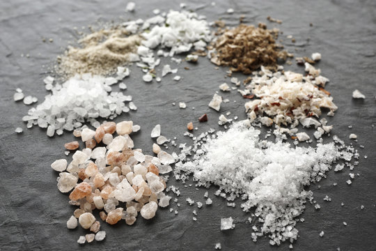 Different types of salt crystals, sea salt, Himalaya coarse salt, fleur de sel, chipotle flingsalt, hickory smoked salt, stone salt and garlic salt