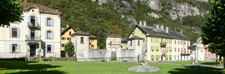 Fototapeta na wymiar The old village of Cevio on Maggia valley