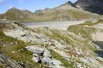 Fototapeta na wymiar Hydroelectric dam of Naret on Maggia valley
