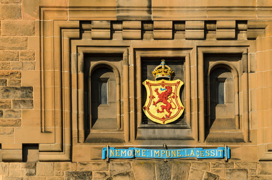 Nemo me impune lacessit