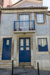 Fototapeta na wymiar old buildings in Lisbon, Portugal