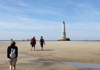 le phare de cordouan dans l'estuaire de la gironde © papinou