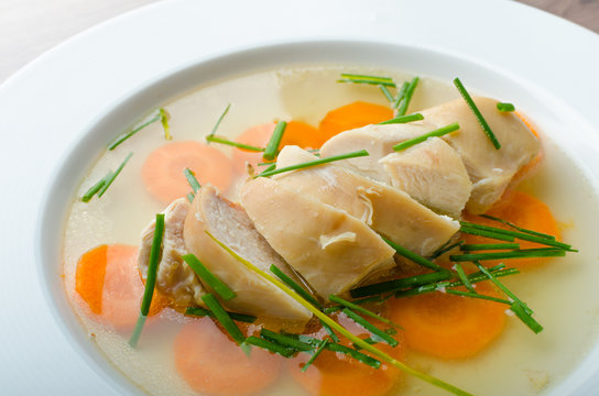 Chicken broth with fresh vegetables