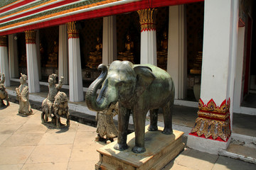Elefant am Eingang