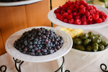 Blueberries and cranberries for a wedding banquet