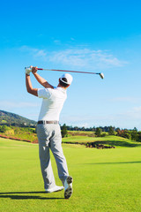 Obrazy na Plexi  Mężczyzna grający w golfa