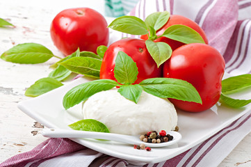 Mozzarella, tomatoes and fresh basil leaves