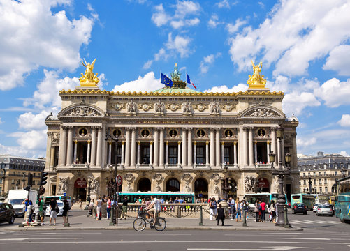 Paris - Powered by Adobe